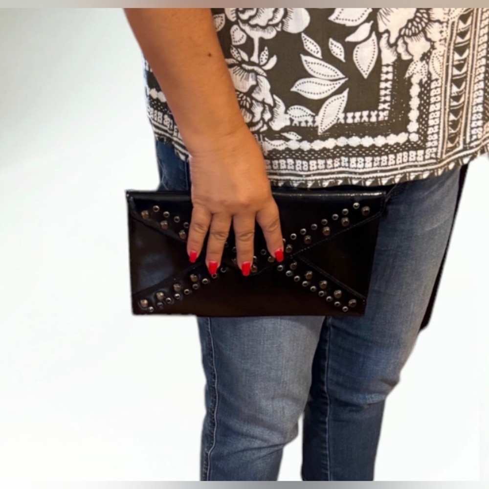 Michael Kors Black Patent Leather Clutch with Silver Studs NWOT - Fashion Show - Picture 9 of 12